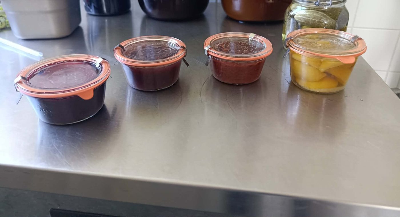 Syltetøj, kompot og pickles på glas